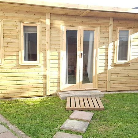 Urban Log Cabin Near Zone 2 Tube London Exterior foto